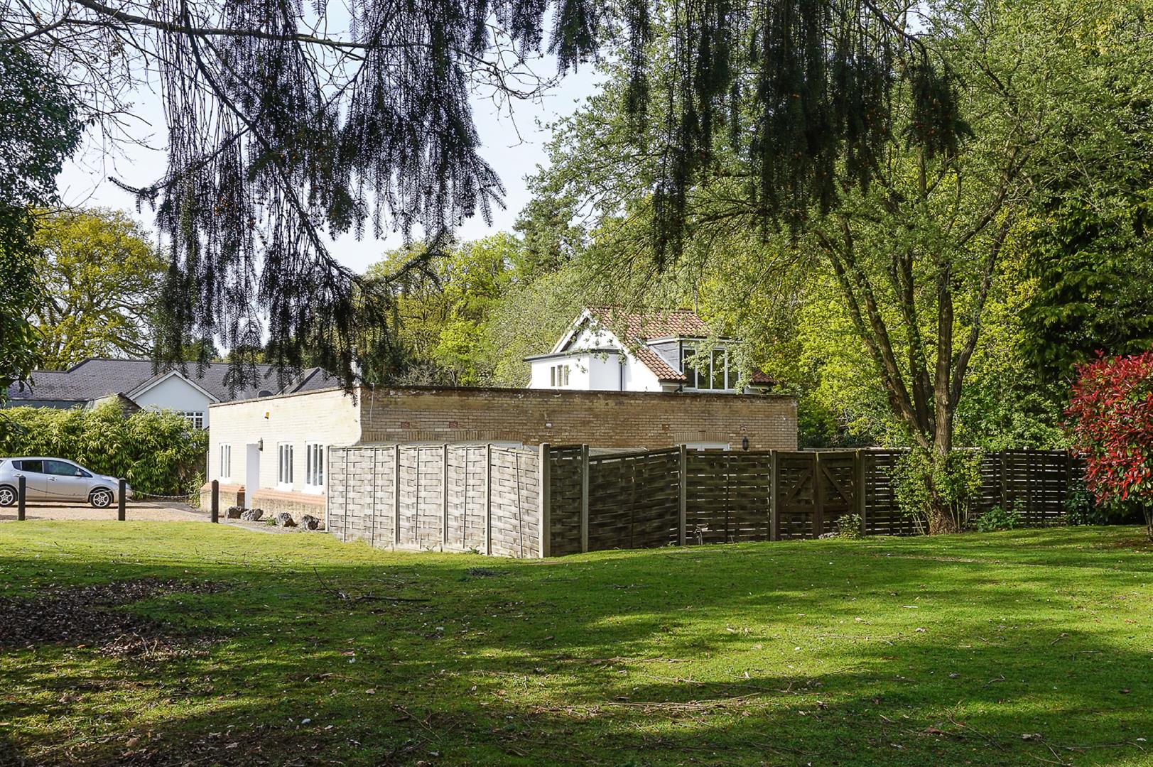 5 bed property in Tower Cottages, Esher